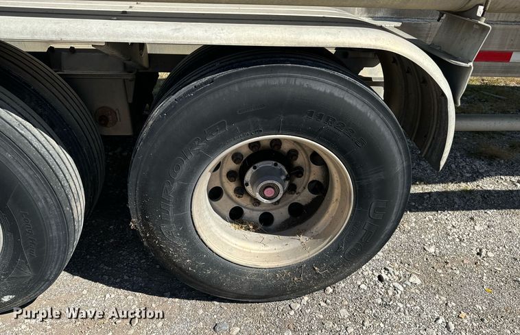 image for item DX1310 2013 Mac pneumatic dry bulk trailer