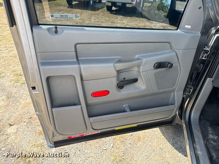 image for item DX1366 2008 Sterling Bullet 5500 box truck