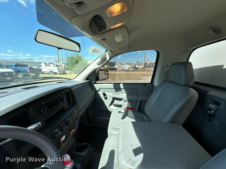 image for item DX1366 2008 Sterling Bullet 5500 box truck