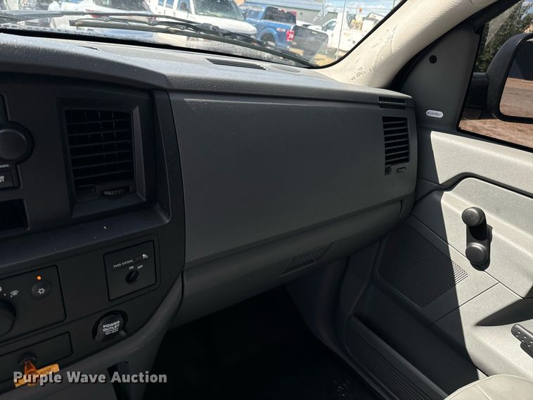 image for item DX1366 2008 Sterling Bullet 5500 box truck