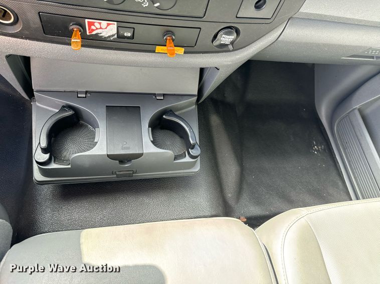 image for item DX1366 2008 Sterling Bullet 5500 box truck