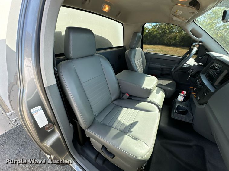 image for item DX1366 2008 Sterling Bullet 5500 box truck