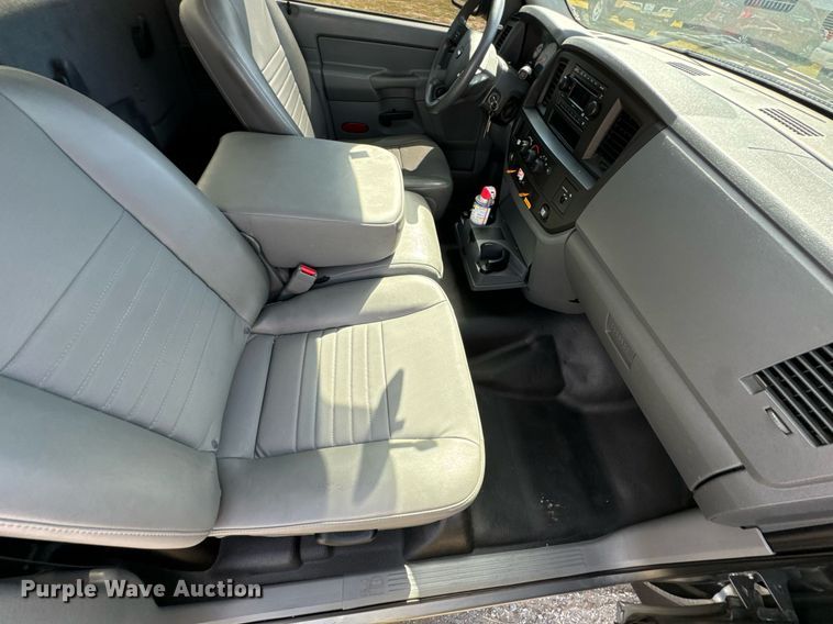 image for item DX1366 2008 Sterling Bullet 5500 box truck