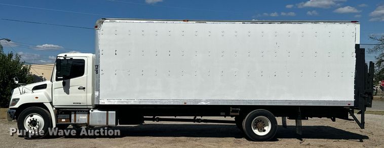 image for item DX1367 2015 Hino 338 box truck