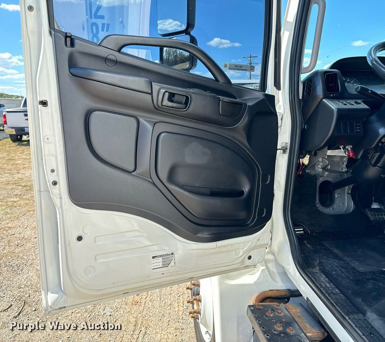 image for item DX1367 2015 Hino 338 box truck