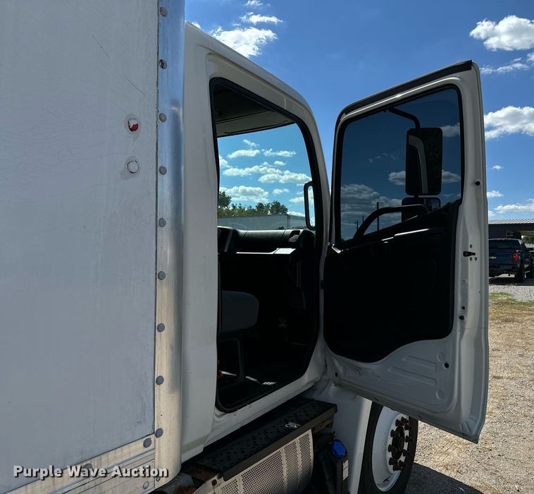 image for item DX1367 2015 Hino 338 box truck