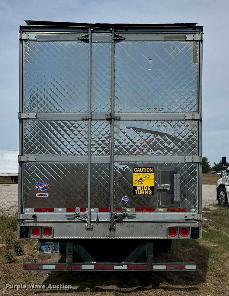 image for item DX1385 2011 Utility  VS2RA refrigerated van trailer