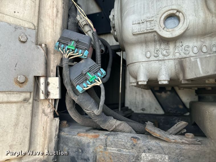 image for item DX1385 2011 Utility  VS2RA refrigerated van trailer