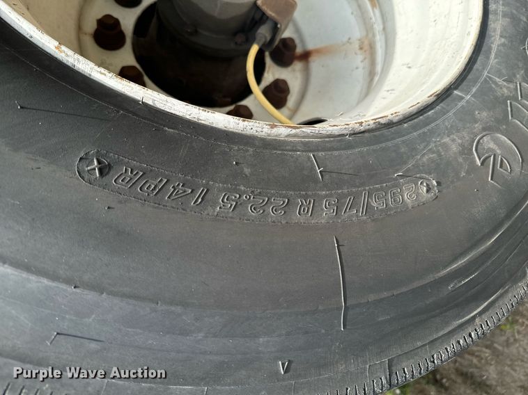 image for item DX1385 2011 Utility  VS2RA refrigerated van trailer