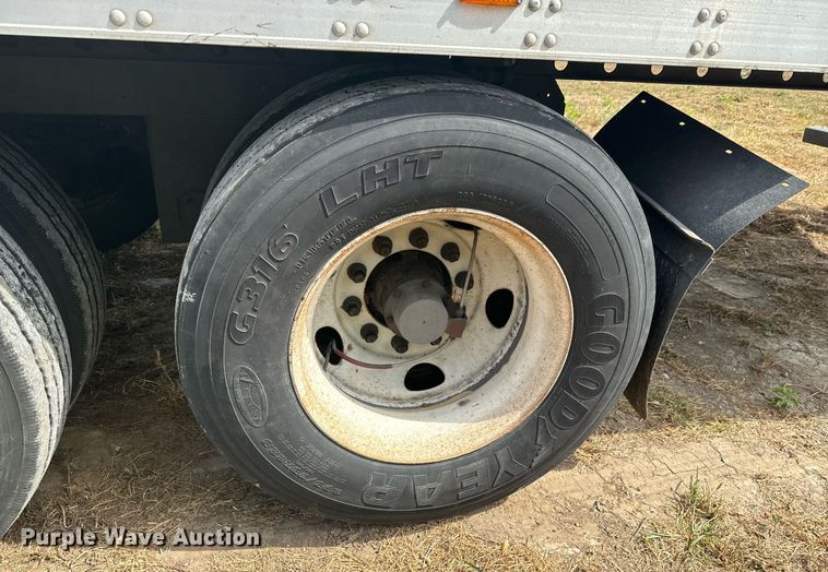 image for item DX1385 2011 Utility  VS2RA refrigerated van trailer