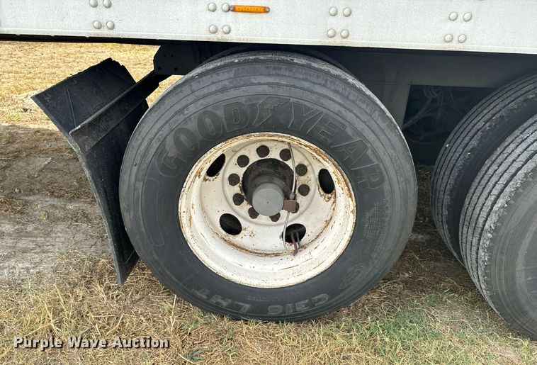 image for item DX1385 2011 Utility  VS2RA refrigerated van trailer