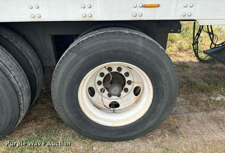 image for item DX1385 2011 Utility  VS2RA refrigerated van trailer