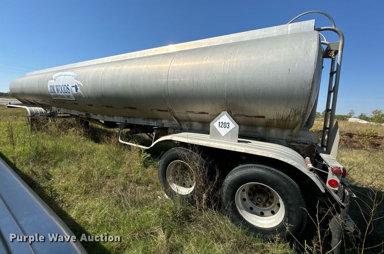 image for item DX1446 1995 Custom Trailers tank trailer
