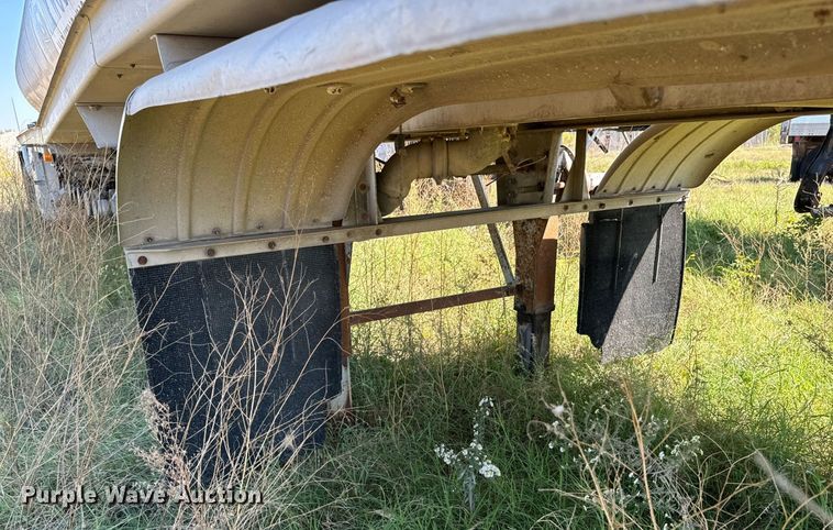 image for item DX1446 1995 Custom Trailers tank trailer