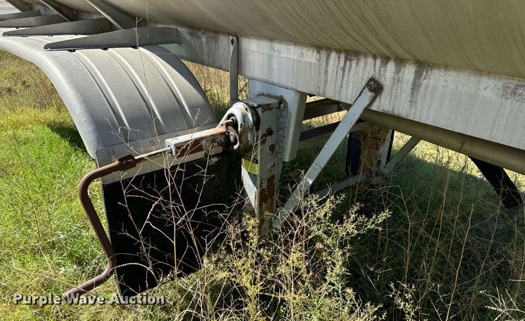 image for item DX1446 1995 Custom Trailers tank trailer