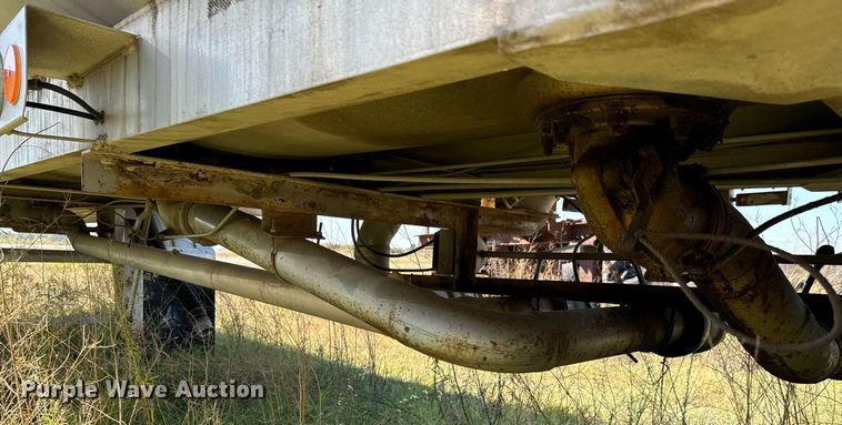 image for item DX1446 1995 Custom Trailers tank trailer