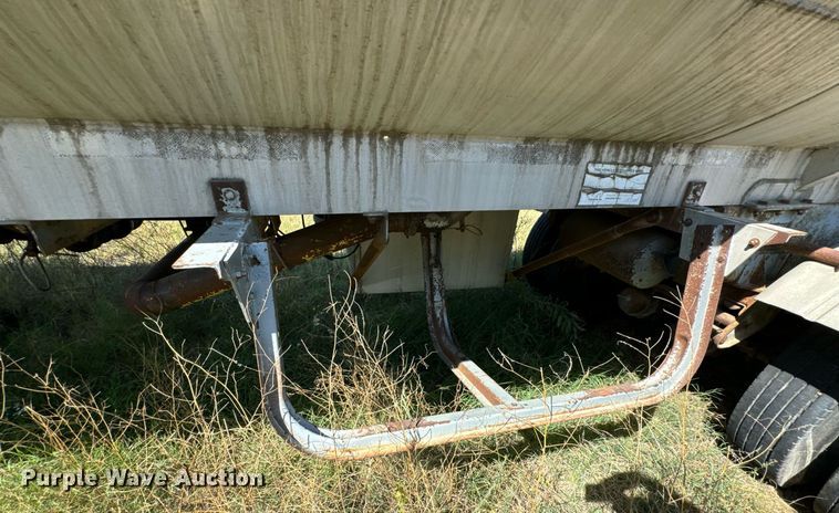 image for item DX1446 1995 Custom Trailers tank trailer