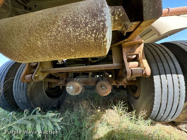 image for item DX1446 1995 Custom Trailers tank trailer