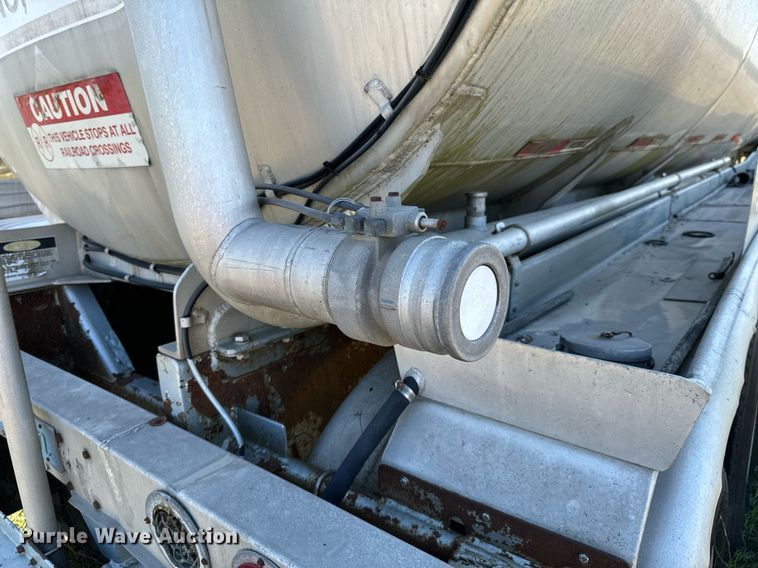 image for item DX1446 1995 Custom Trailers tank trailer