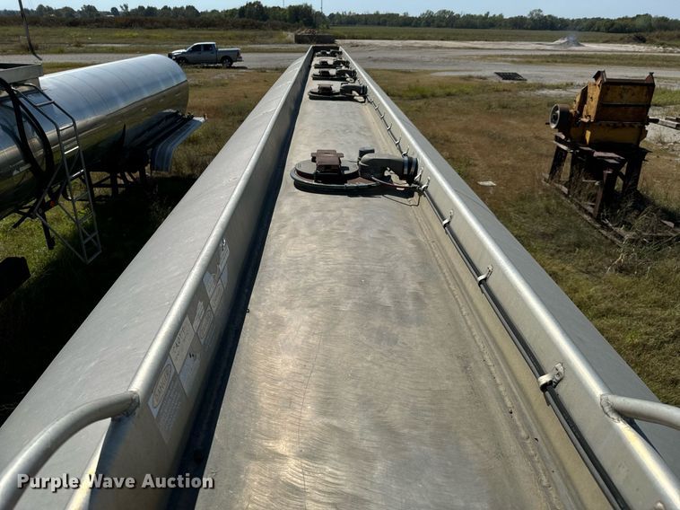 image for item DX1446 1995 Custom Trailers tank trailer