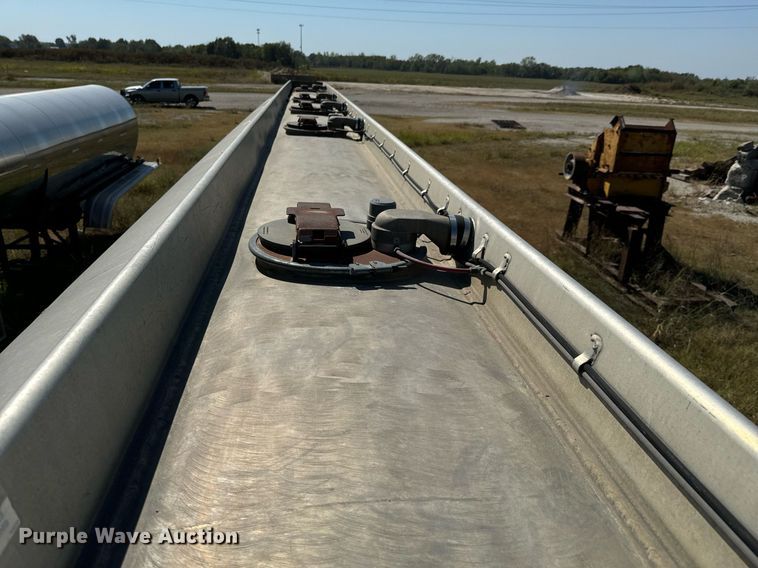 image for item DX1446 1995 Custom Trailers tank trailer