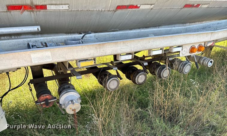 image for item DX1446 1995 Custom Trailers tank trailer