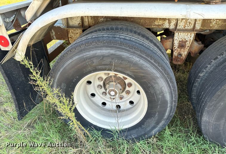 image for item DX1446 1995 Custom Trailers tank trailer