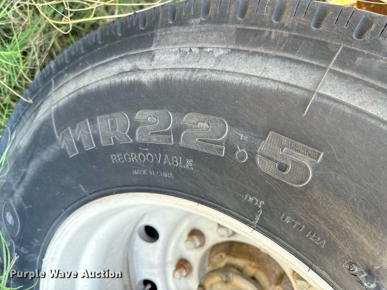 image for item DX1446 1995 Custom Trailers tank trailer