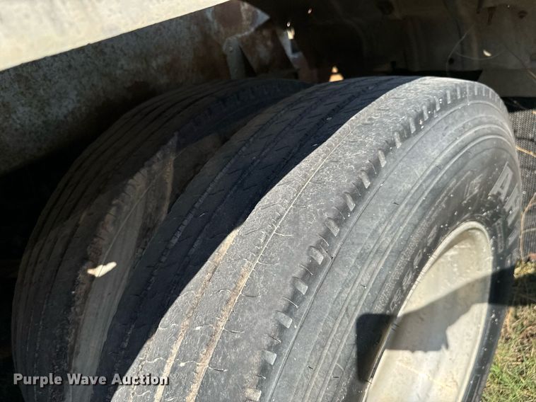 image for item DX1446 1995 Custom Trailers tank trailer