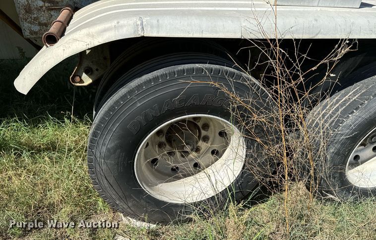 image for item DX1446 1995 Custom Trailers tank trailer