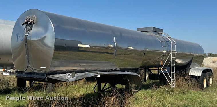 image for item DX1447 1984 Stainless Tank & Equipment tank trailer