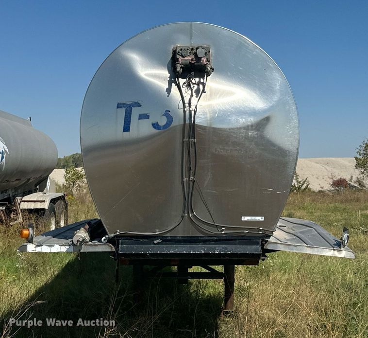 image for item DX1447 1984 Stainless Tank & Equipment tank trailer