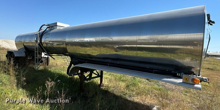 image for item DX1447 1984 Stainless Tank & Equipment tank trailer