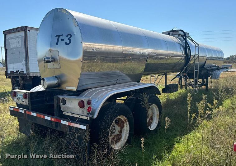 image for item DX1447 1984 Stainless Tank & Equipment tank trailer
