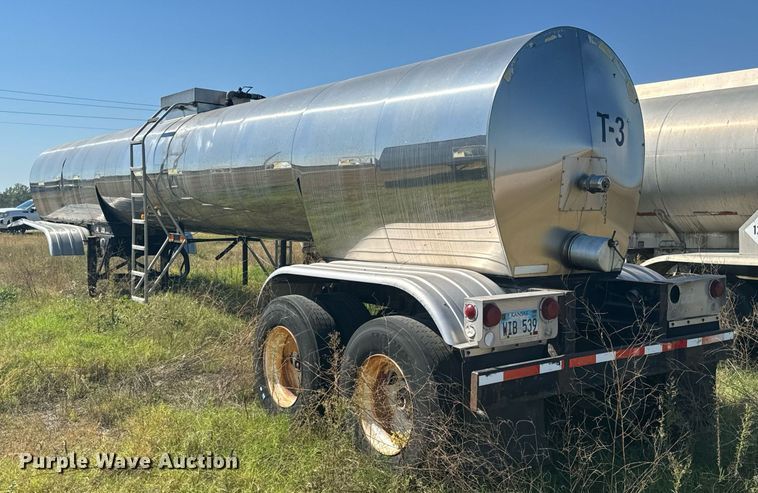 image for item DX1447 1984 Stainless Tank & Equipment tank trailer