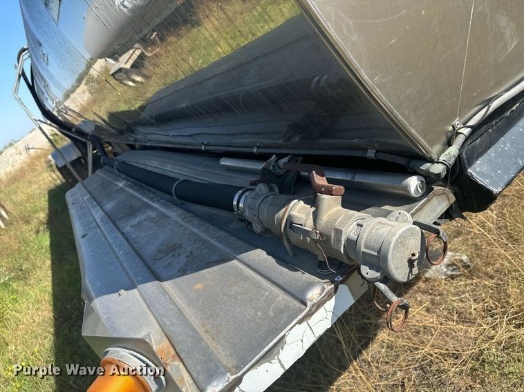 image for item DX1447 1984 Stainless Tank & Equipment tank trailer