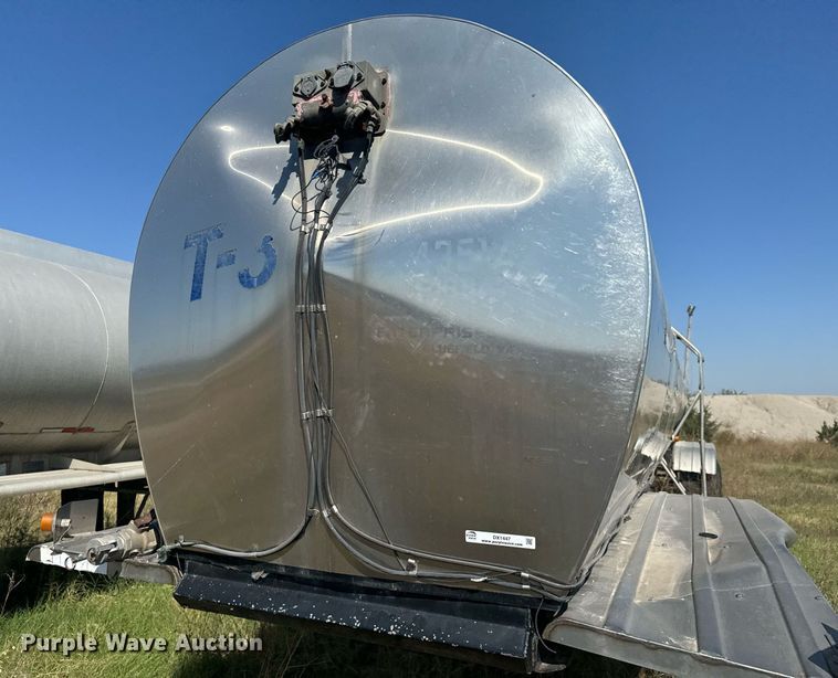 image for item DX1447 1984 Stainless Tank & Equipment tank trailer