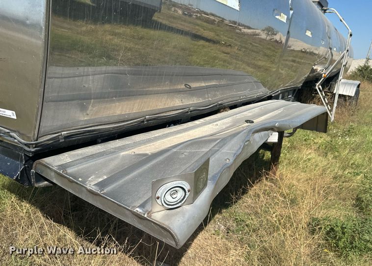image for item DX1447 1984 Stainless Tank & Equipment tank trailer