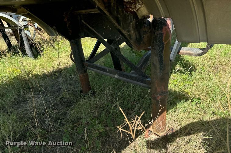 image for item DX1447 1984 Stainless Tank & Equipment tank trailer