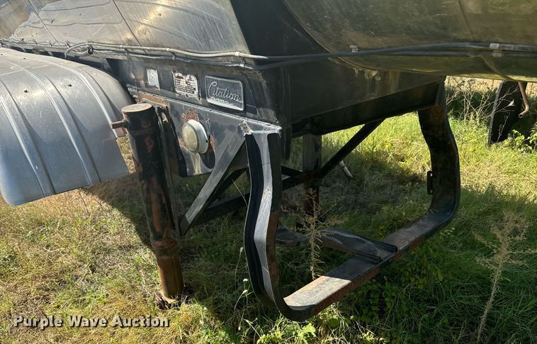 image for item DX1447 1984 Stainless Tank & Equipment tank trailer