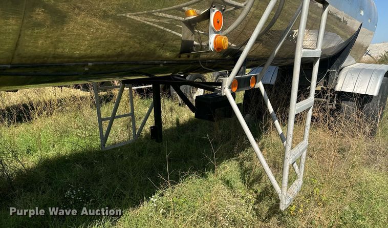 image for item DX1447 1984 Stainless Tank & Equipment tank trailer