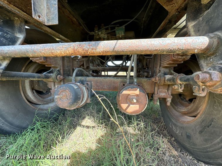 image for item DX1447 1984 Stainless Tank & Equipment tank trailer