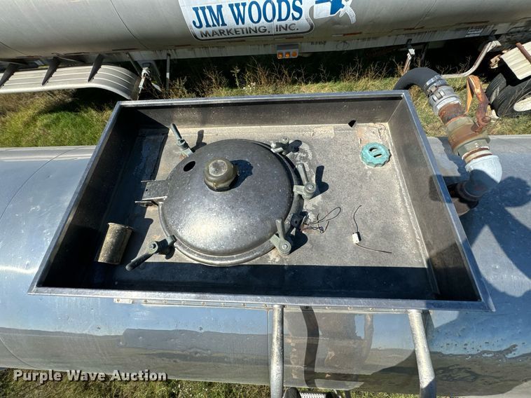 image for item DX1447 1984 Stainless Tank & Equipment tank trailer