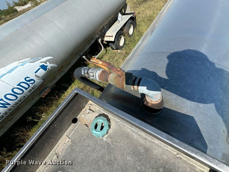 image for item DX1447 1984 Stainless Tank & Equipment tank trailer