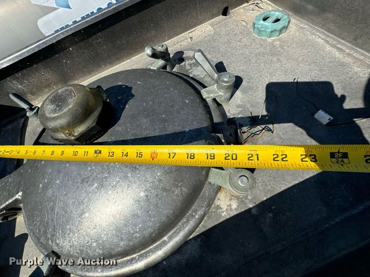 image for item DX1447 1984 Stainless Tank & Equipment tank trailer