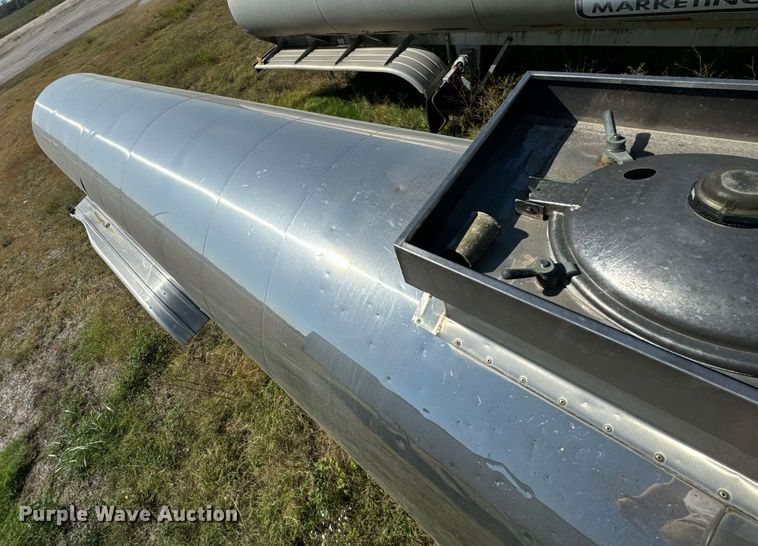 image for item DX1447 1984 Stainless Tank & Equipment tank trailer