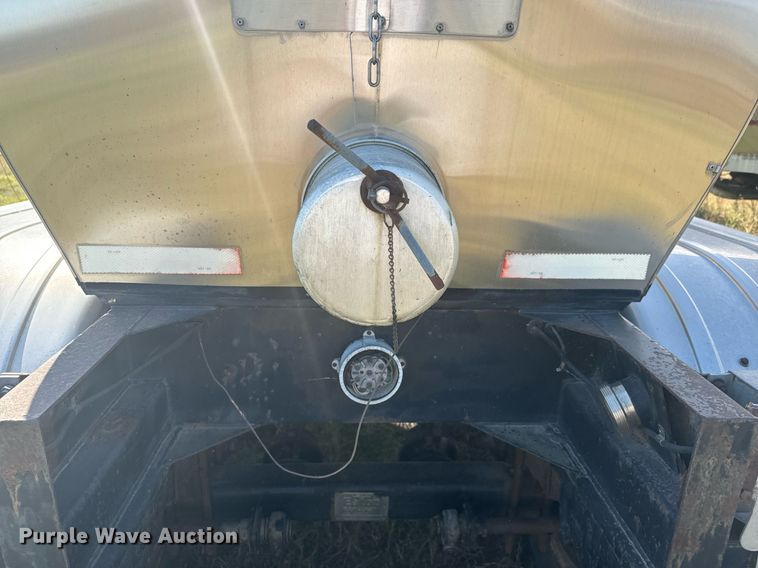 image for item DX1447 1984 Stainless Tank & Equipment tank trailer