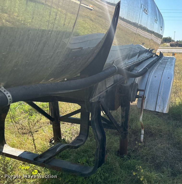 image for item DX1447 1984 Stainless Tank & Equipment tank trailer