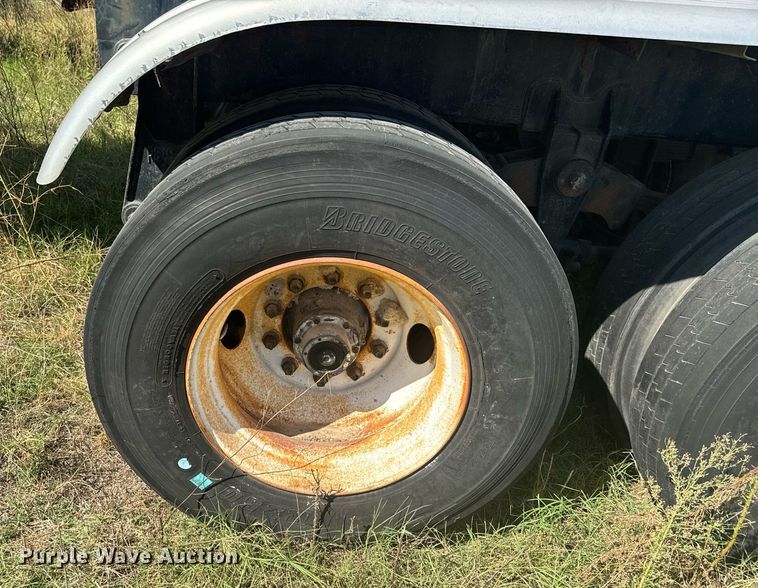 image for item DX1447 1984 Stainless Tank & Equipment tank trailer