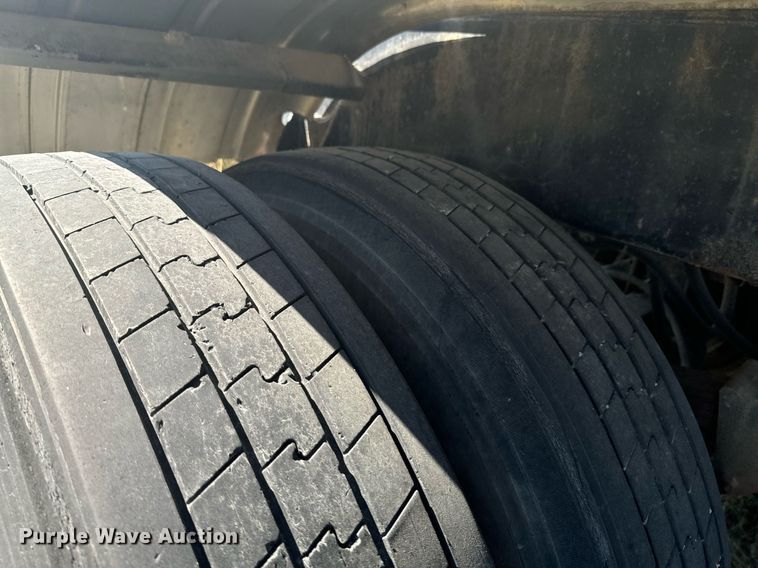 image for item DX1447 1984 Stainless Tank & Equipment tank trailer